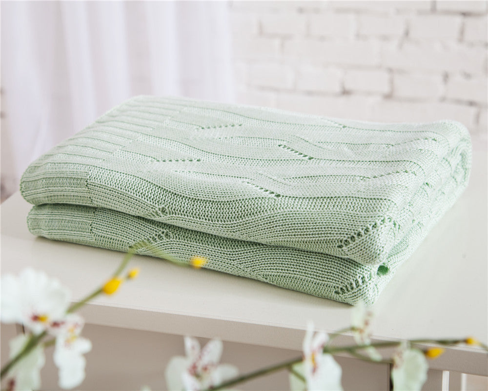 All-Season Bamboo Knitted Throw Blanket: Cooling, Hypoallergenic Comfort